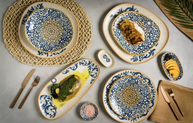 Vajillas decoradas para una mesa de inspiración mediterránea